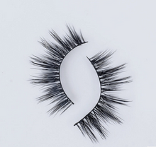 Load image into Gallery viewer, Faux Aurelia Eye Lashes