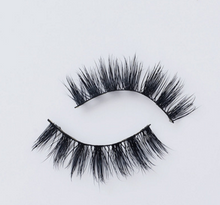 Load image into Gallery viewer, Faux Aurelia Eye Lashes
